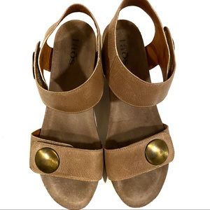 Taos Carousel 2 Wedge Sandal Leather Taupe Strap